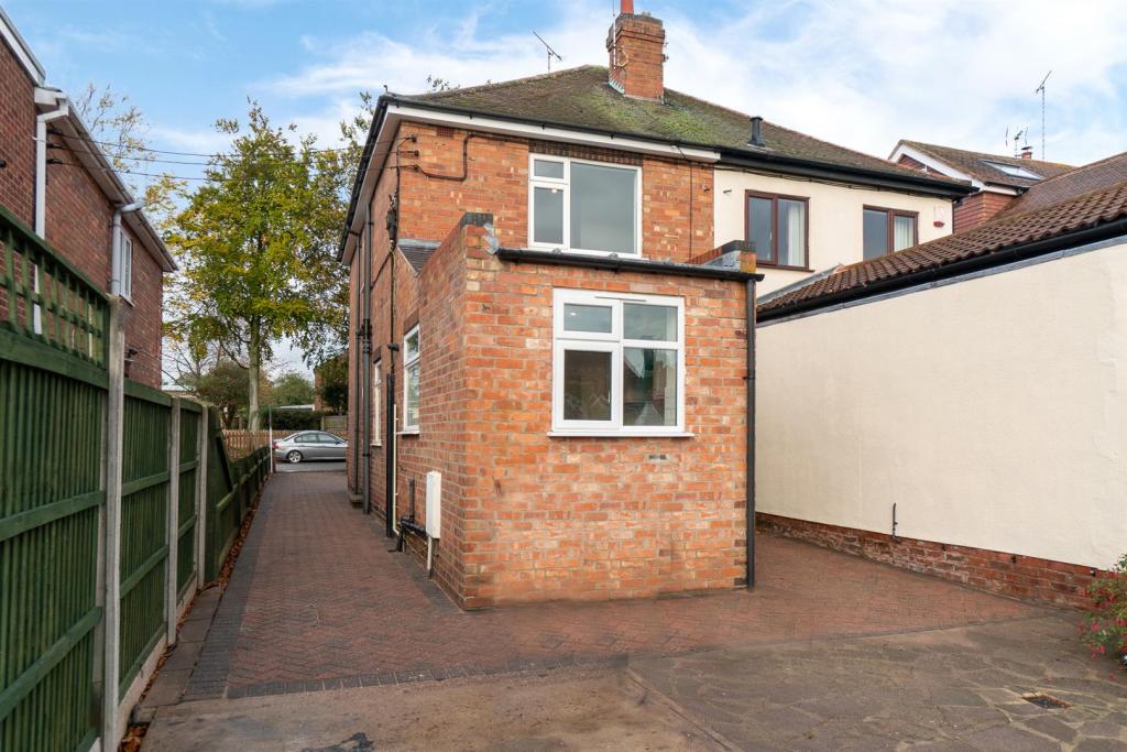 2 bedroom semidetached house for sale in Mansfield Lane, Calverton