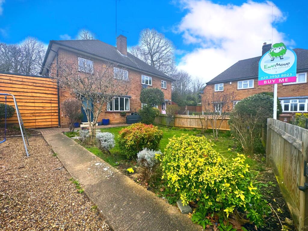 3 bedroom semidetached house for sale in 32 Hall Place Crescent