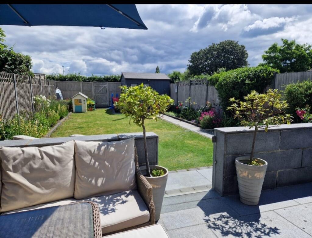 4 bedroom end of terrace house for sale in Hurst Road, Erith, Kent, DA8