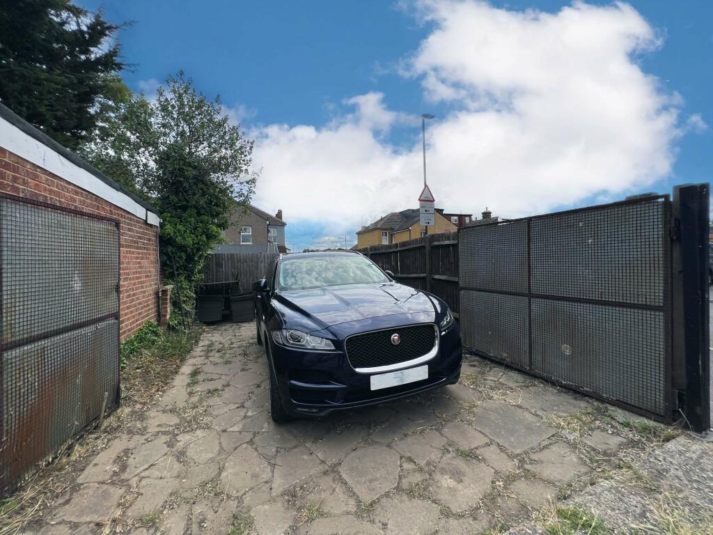 Additional property image - Upton Road, Bexleyheath DA6 8LQ