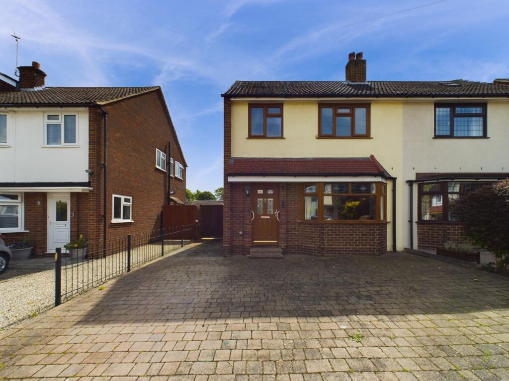 3 bedroom semidetached house for sale in Clayton Croft Road