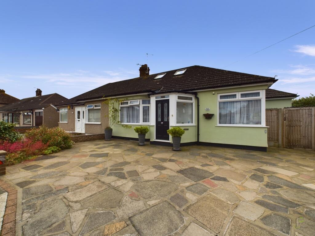 3 bedroom semidetached bungalow for sale in Dunwich Road, Bexleyheath
