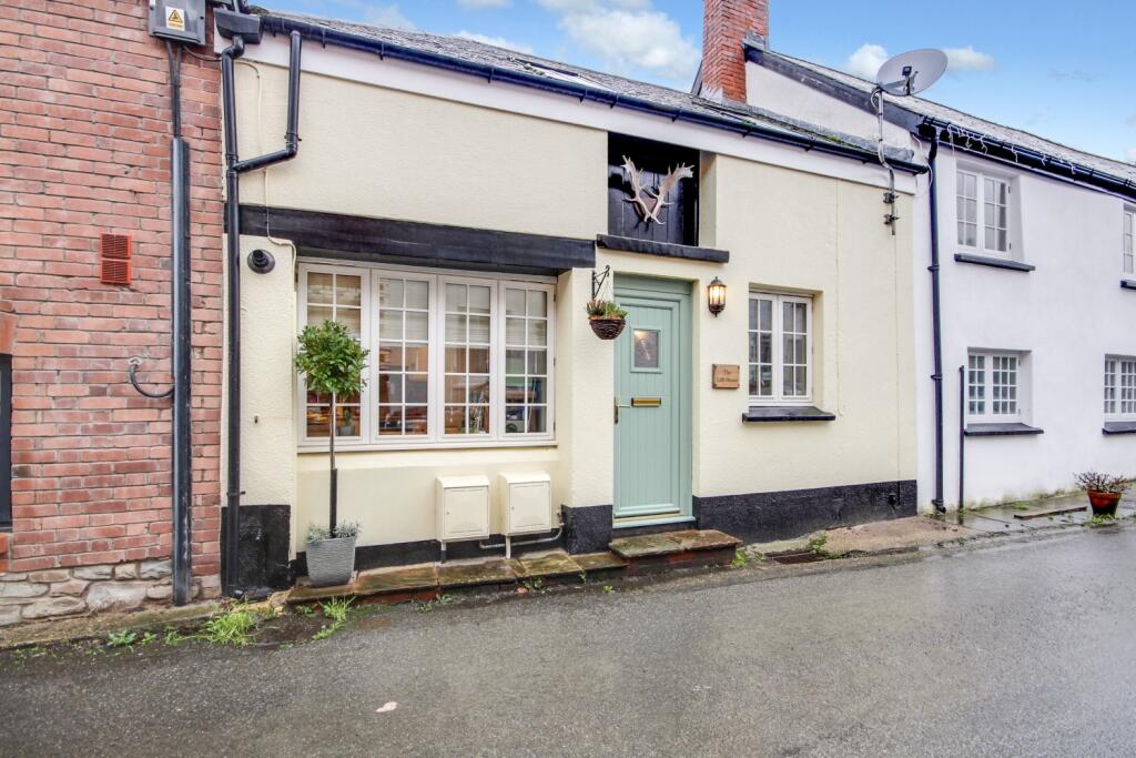 2 bedroom terraced house for sale in Tawton, Barnstaple EX32