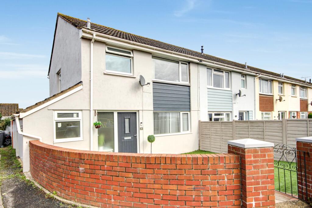 3 bedroom end of terrace house for sale in Bickington Lodge Estate
