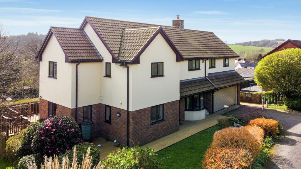 4 bedroom detached house for sale in Deer Wood View, Tawton