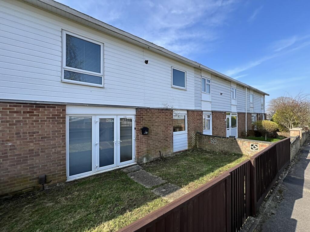 3 bedroom terraced house for sale in Abbey Road, Popley, Basingstoke