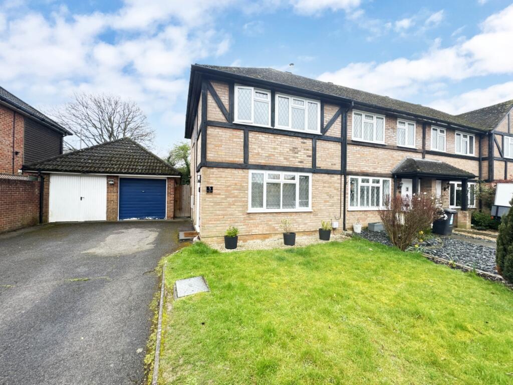 3 bedroom end of terrace house for sale in St. Gabriels Lea, Chineham, Basingstoke, Hampshire, RG24