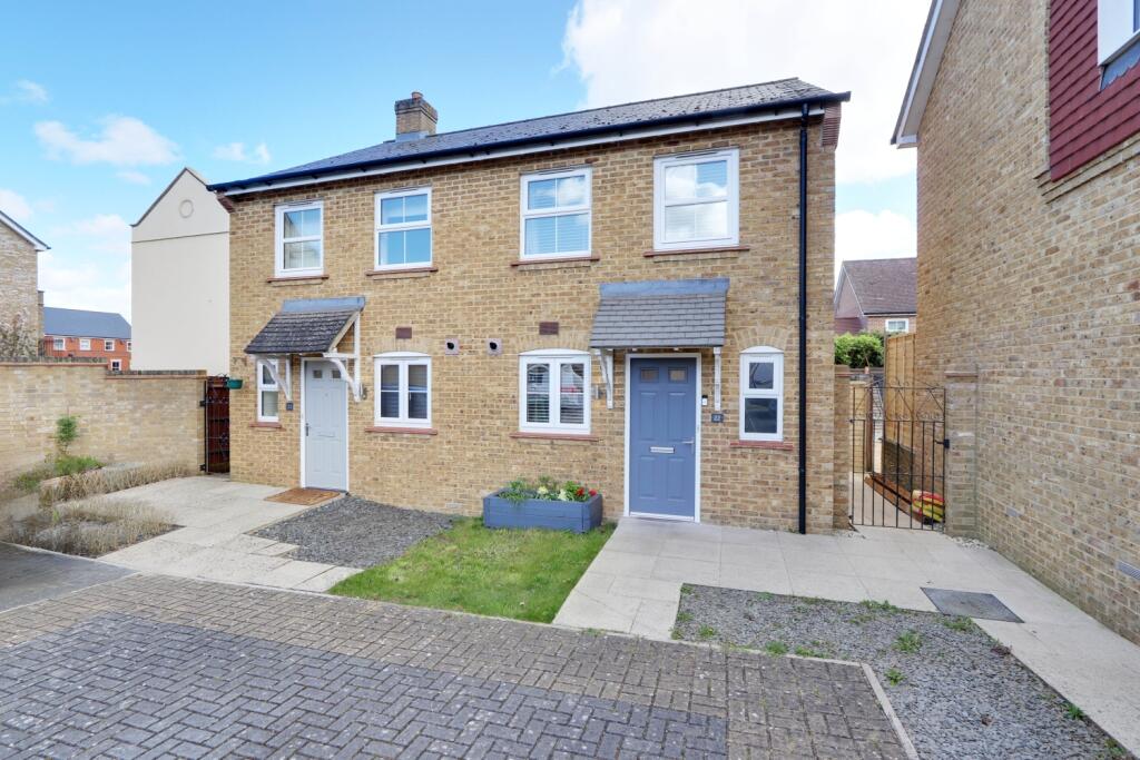 2 bedroom semidetached house for sale in Brockham Grange, Sherfieldon