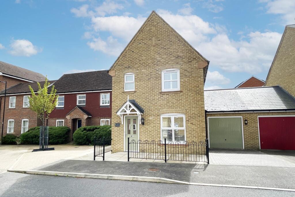 3 bedroom detached house for sale in Eling Crescent, Sherfieldon