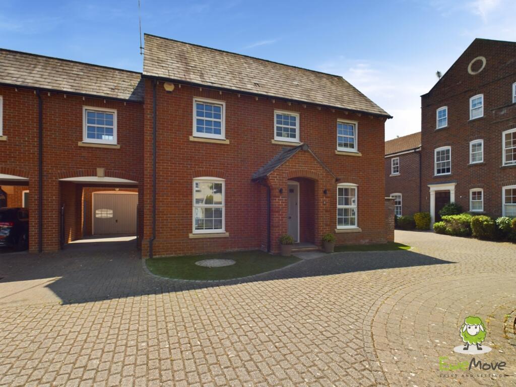 4 bedroom link detached house for sale in Fernhill Place, Sherfieldon