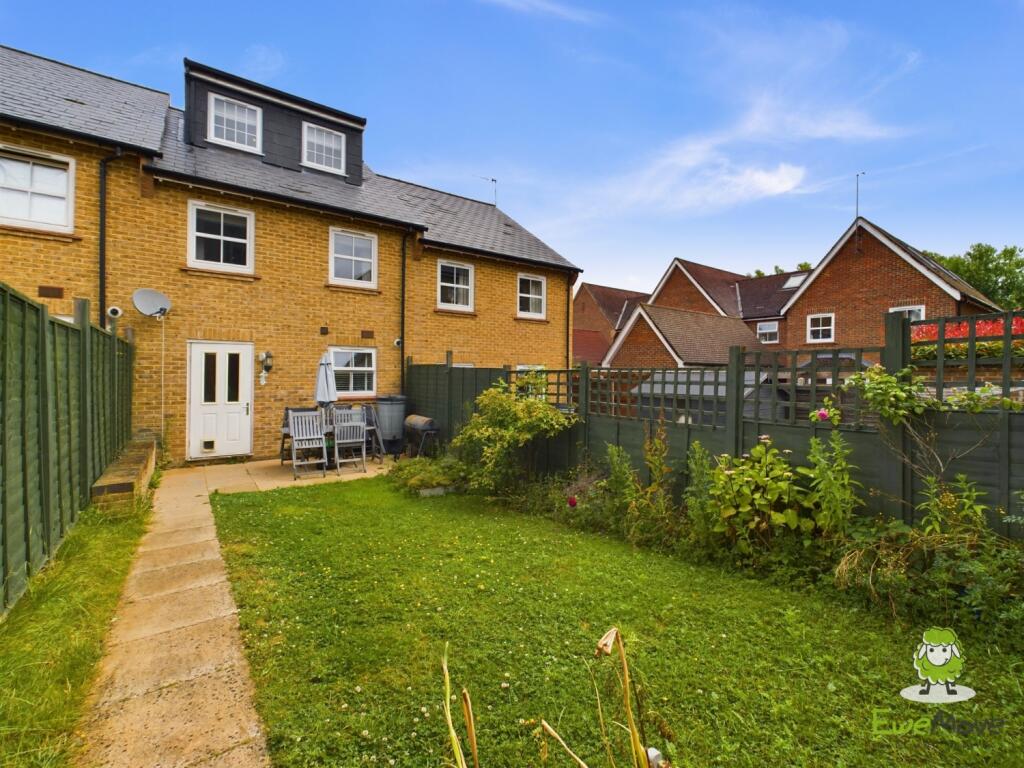 2 bedroom town house for sale in Woolston Place, Sherfieldonloddon