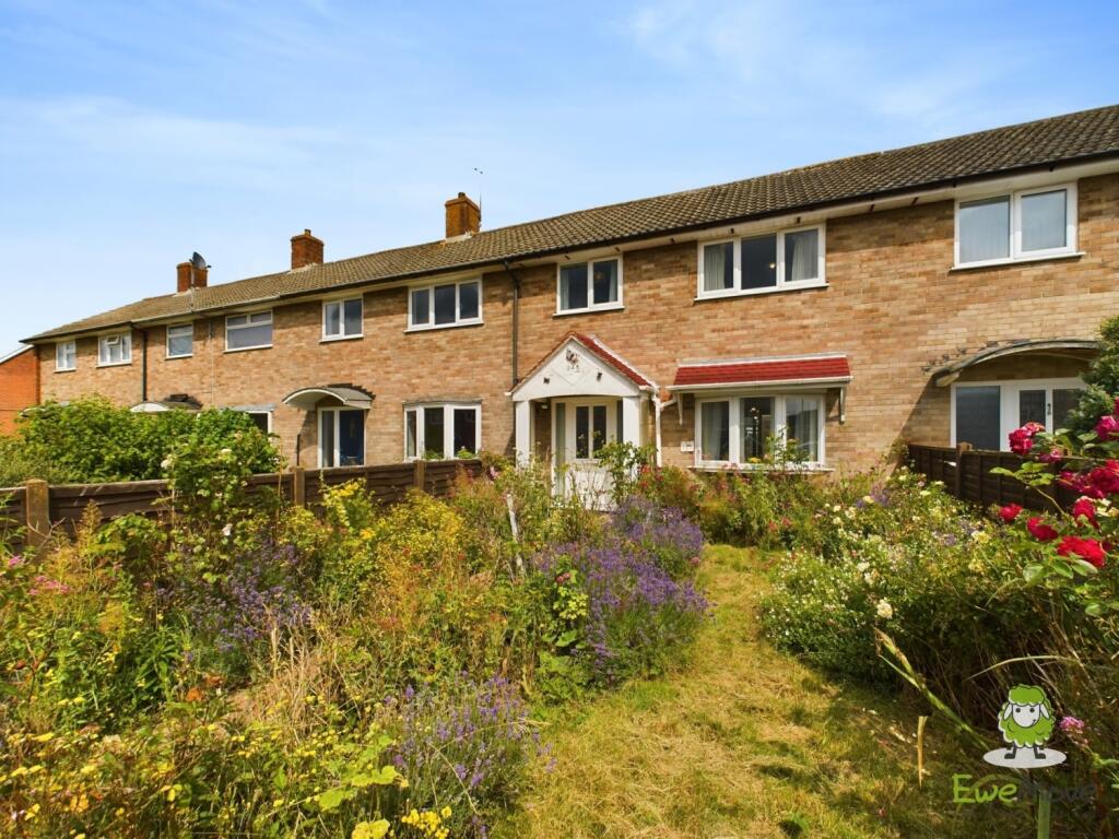 3 bedroom terraced house for sale in Paddock Road, Basingstoke