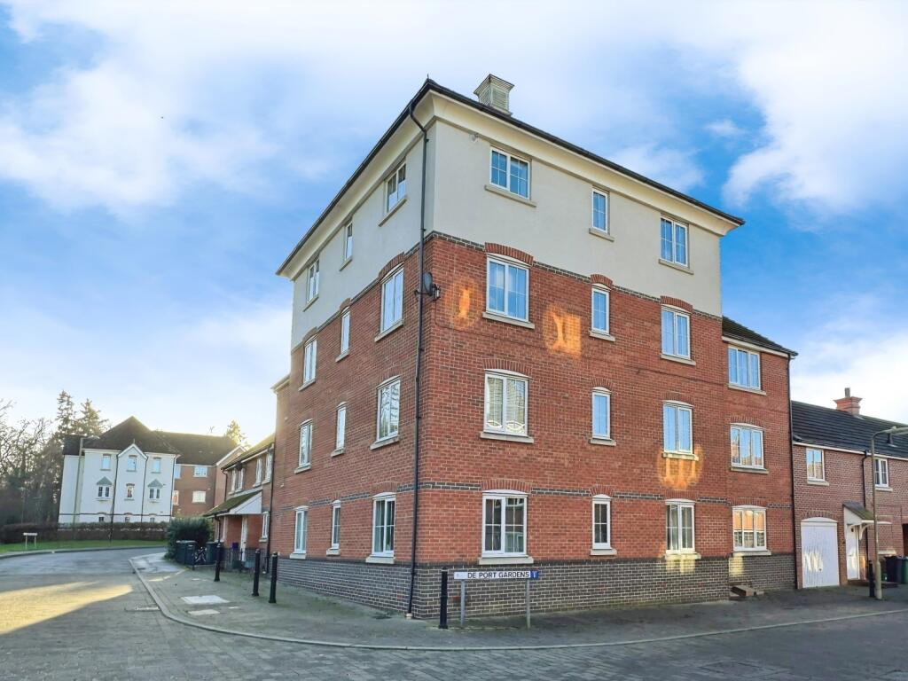 Main image of property: DE PORT GARDENS, CHINEHAM, BASINGSTOKE, HAMPSHIRE, RG24