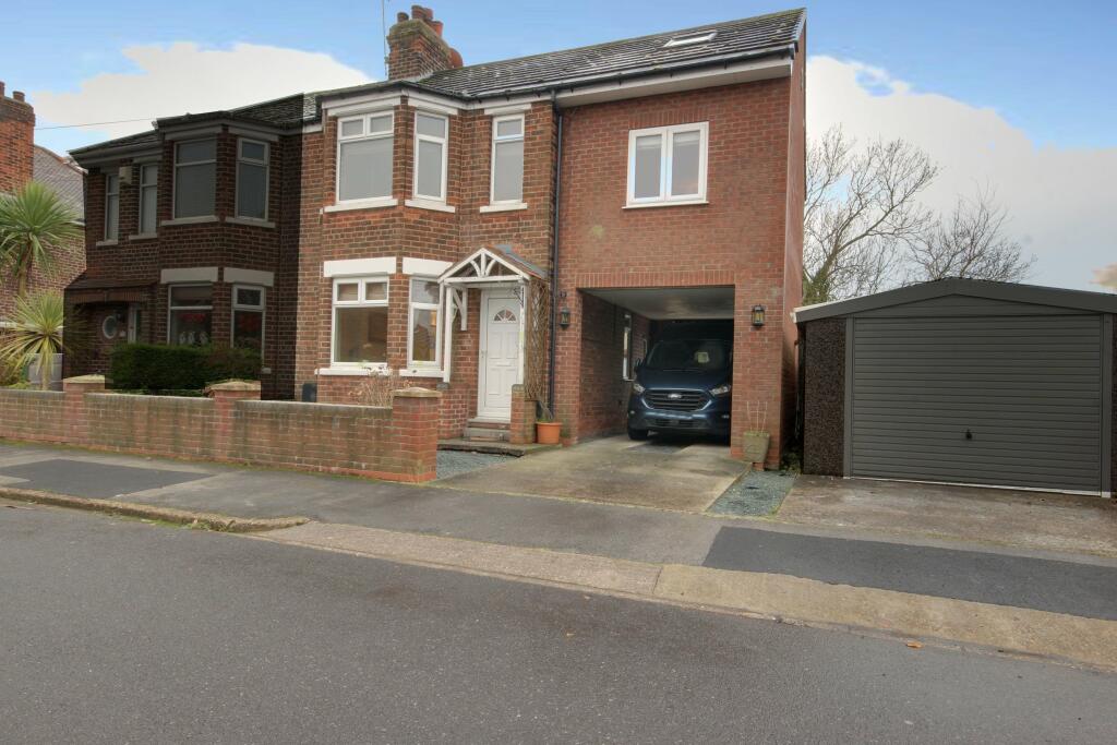 4 bedroom semidetached house for sale in Dene Close, Dunswell, Hull