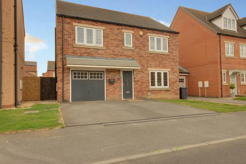 4 bedroom detached house for sale in Windsor Park, Kingswood, Hull HU7