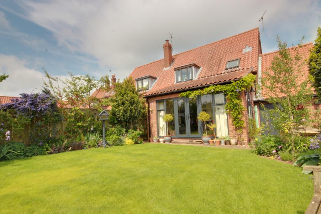 4 bedroom semidetached house for sale in 18 Queens Mead, Lund