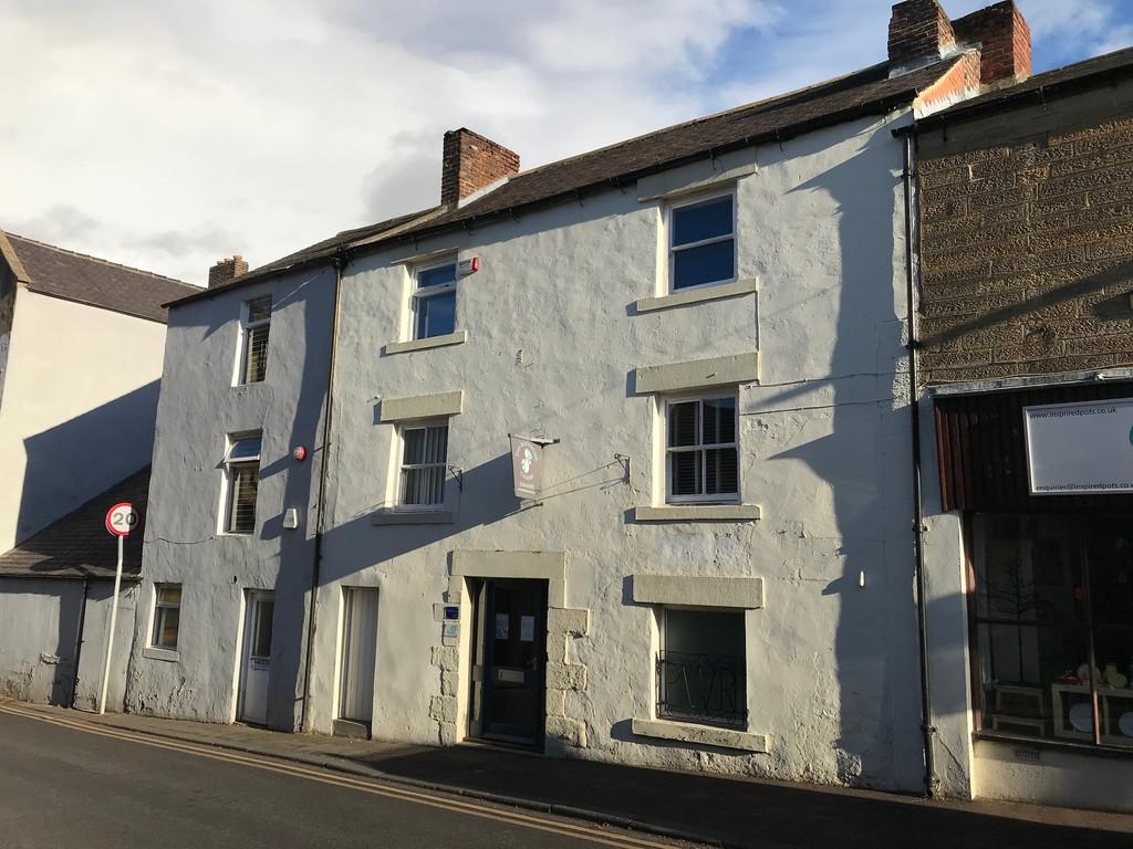 High street retail property to lease in The Bodywork Centre, 4 Eastgate