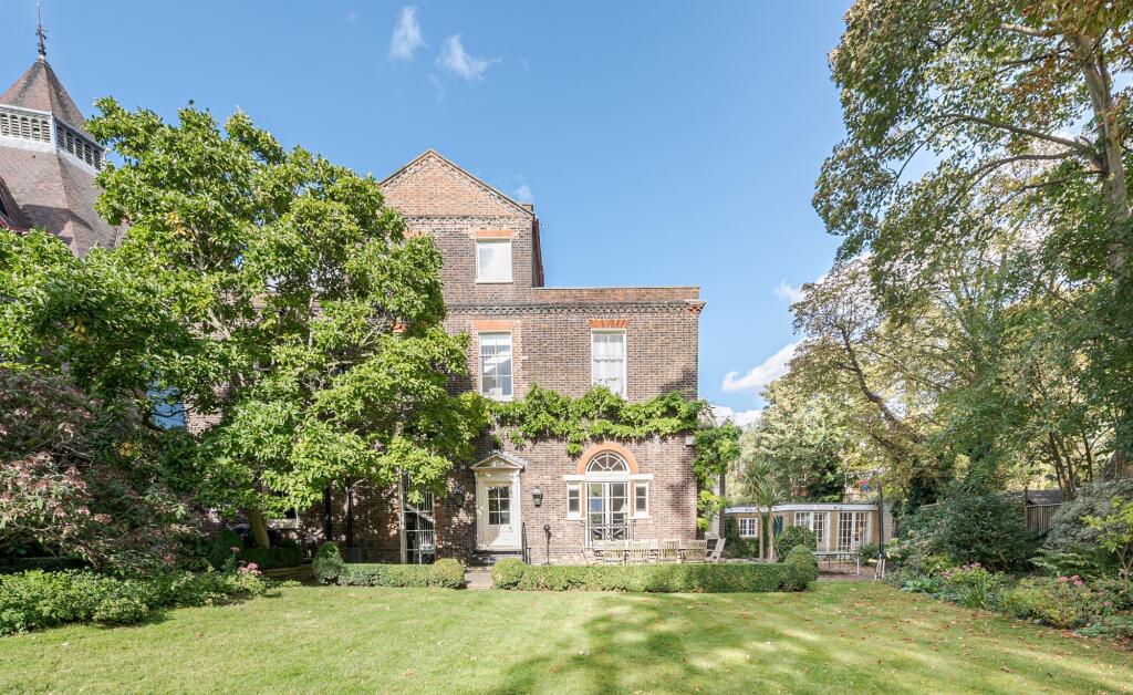 Main image of property: Rosslyn Hill, London