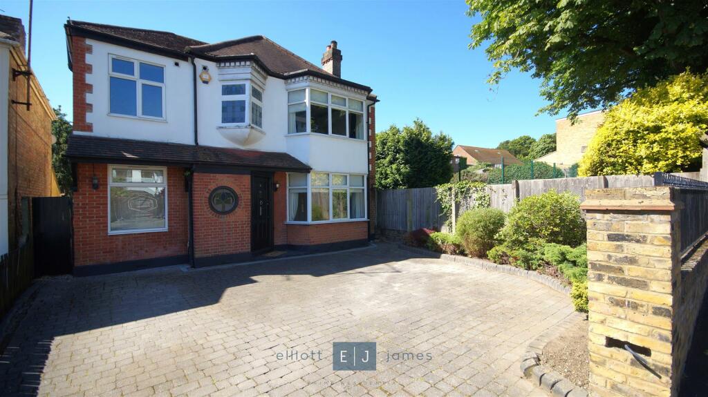 4 bedroom detached house for sale in Russell Road, Buckhurst Hill, IG9