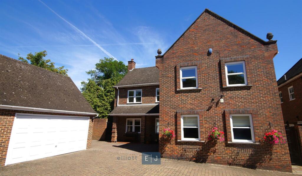 Main image of property: Meadow Way, Chigwell