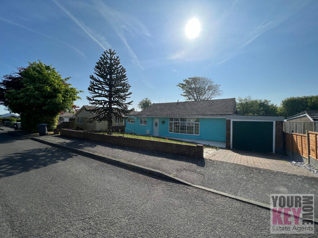 4 bedroom detached bungalow for sale in St Margarets at Cliffe, Dover, Kent CT15 6BD, CT15