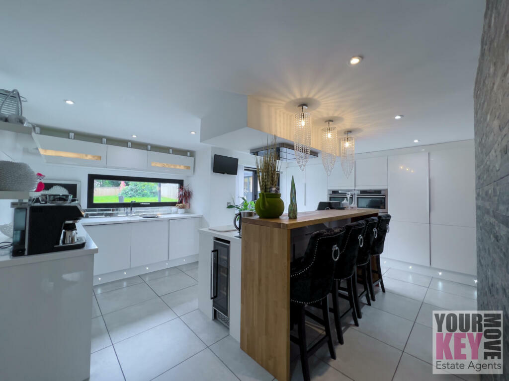 4 bedroom detached house for sale in The Paddocks, Densole Lane