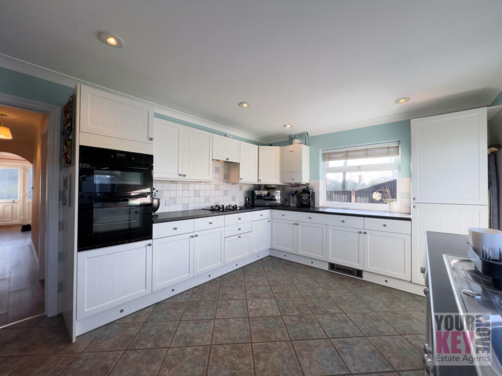 3 bedroom semidetached bungalow for sale in Courtenay Road, Dunkirk, Faversham, Kent ME13 9LH, ME13