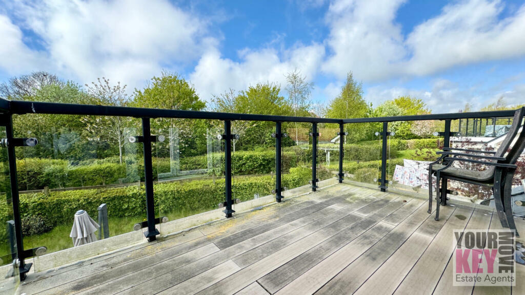 3 bedroom semidetached house for sale in Hornbeam Way, Hawkinge