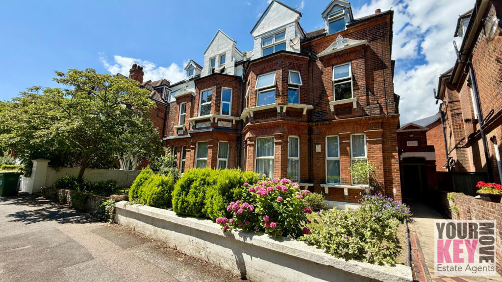 Main image of property: 37 Kingsnorth Gardens, Folkestone, Kent CT20 2QP