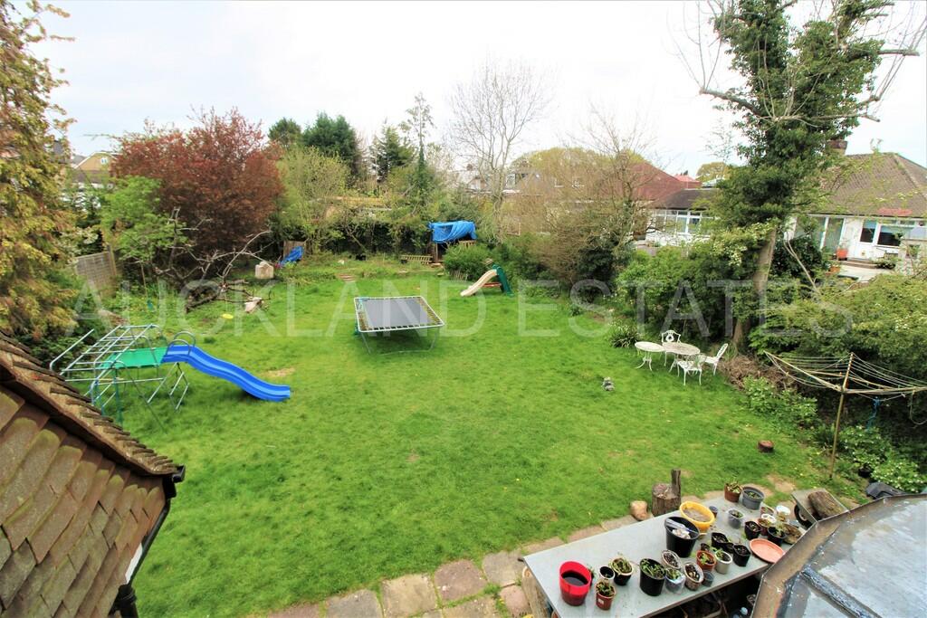 5 bedroom detached house for sale in Baker Street, Potters Bar, EN6