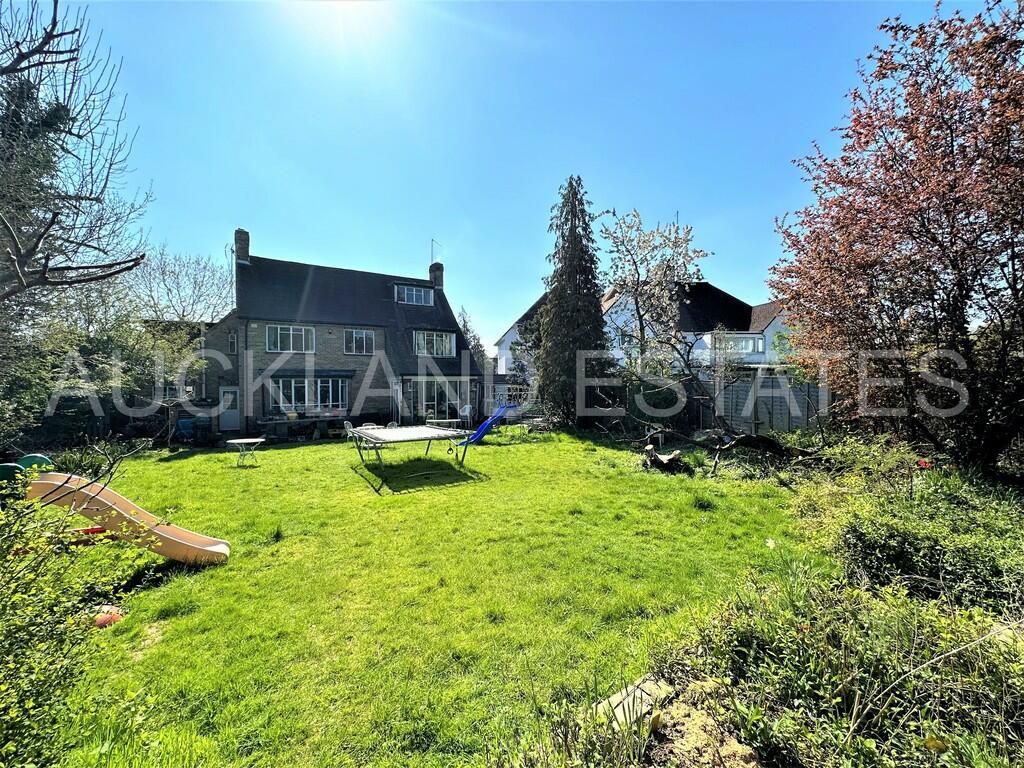 5 bedroom detached house for sale in Baker Street, Potters Bar, EN6