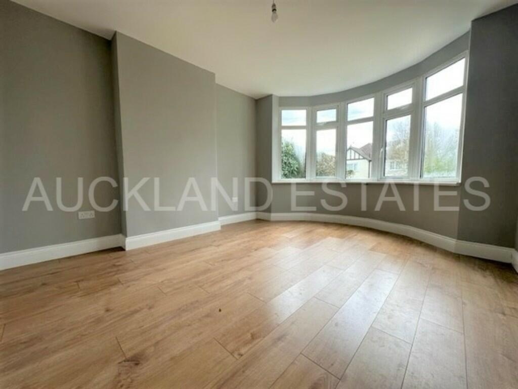 Detached to rent on Quakers Lane, Potters Bar