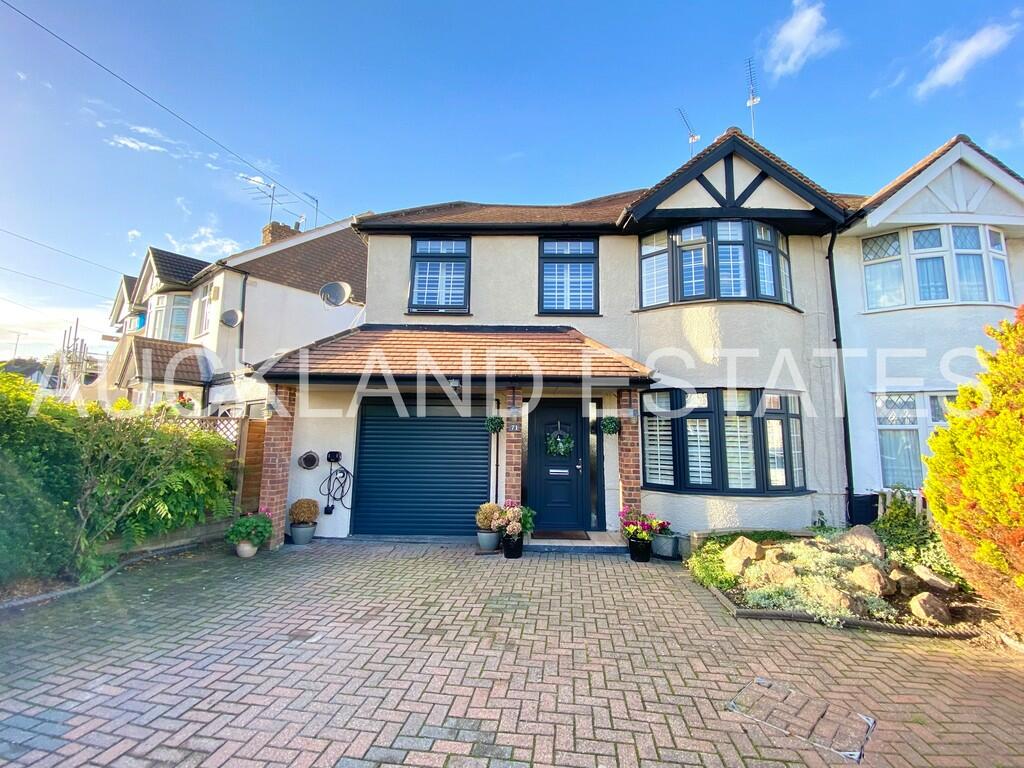 3 bedroom semidetached house for sale in Auckland Road, Potters Bar, EN6