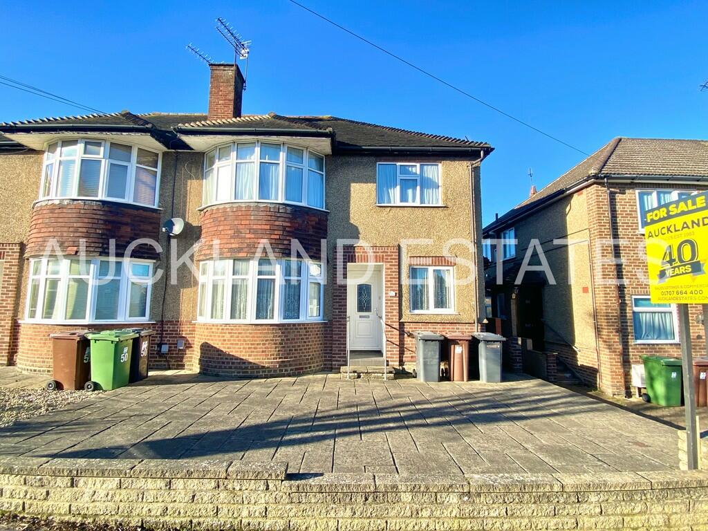 2 bedroom ground floor for sale in Aberdale Gardens, Potters Bar, EN6