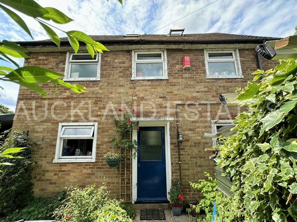 3 bedroom semidetached house for sale in Rushfield, Potters Bar, EN6