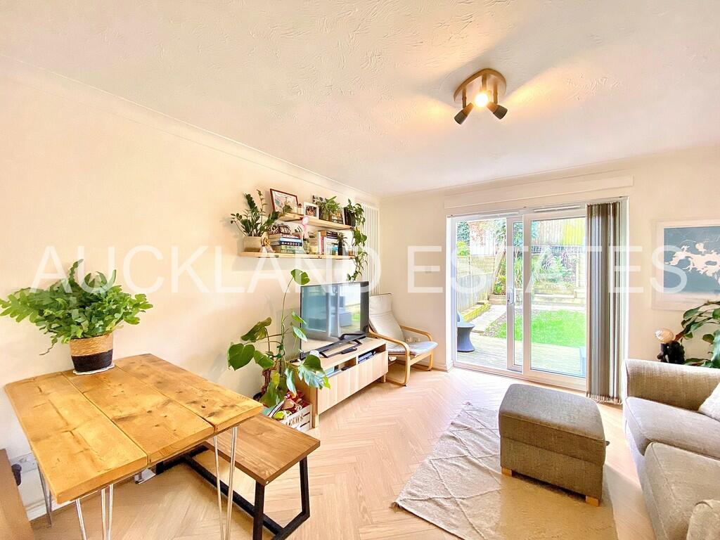 2 bedroom terraced house for sale in Oakfield Close, Potters Bar, EN6
