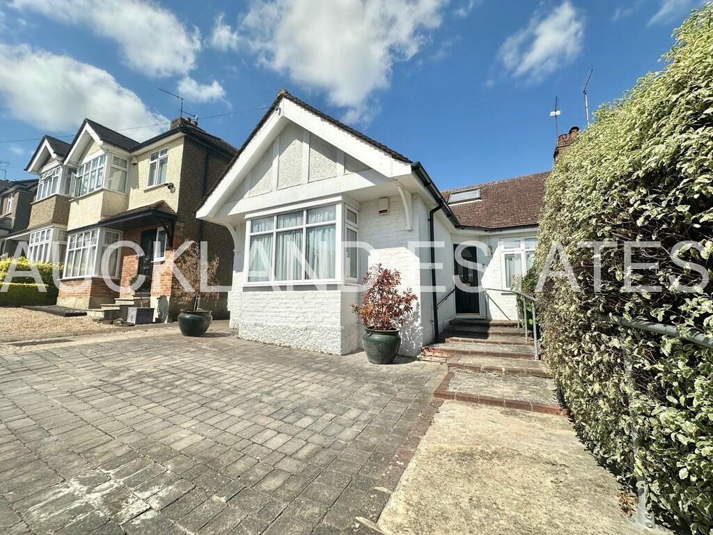 Main image of property: Park Avenue, Potters Bar