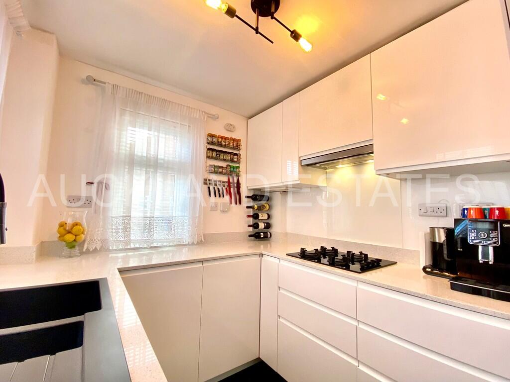 Additional property image - Vincenzo Close, Welham Green