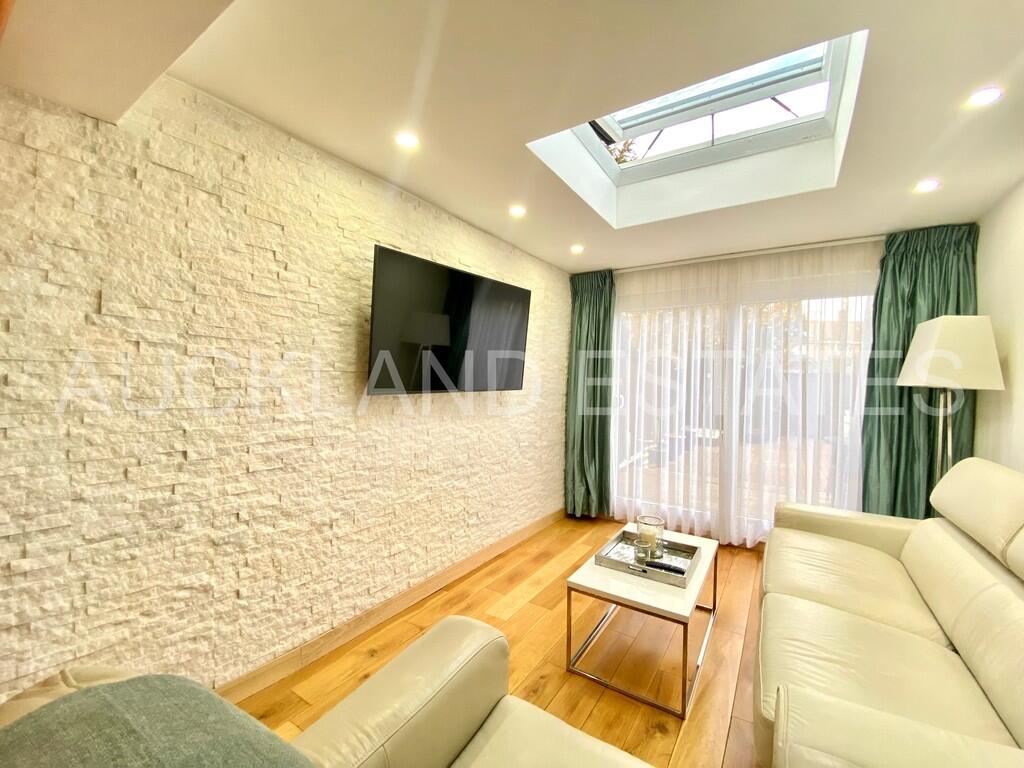 Additional property image - Vincenzo Close, Welham Green