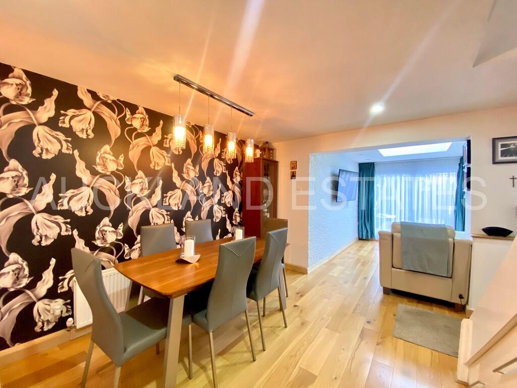 Additional property image - Vincenzo Close, Welham Green