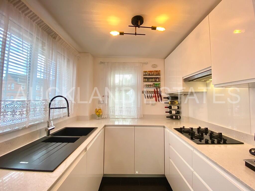 Additional property image - Vincenzo Close, Welham Green