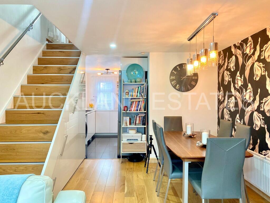 Additional property image - Vincenzo Close, Welham Green