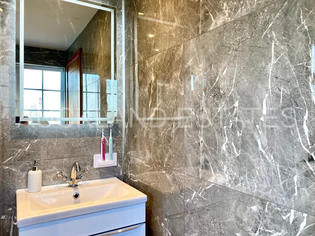 Additional property image - Vincenzo Close, Welham Green