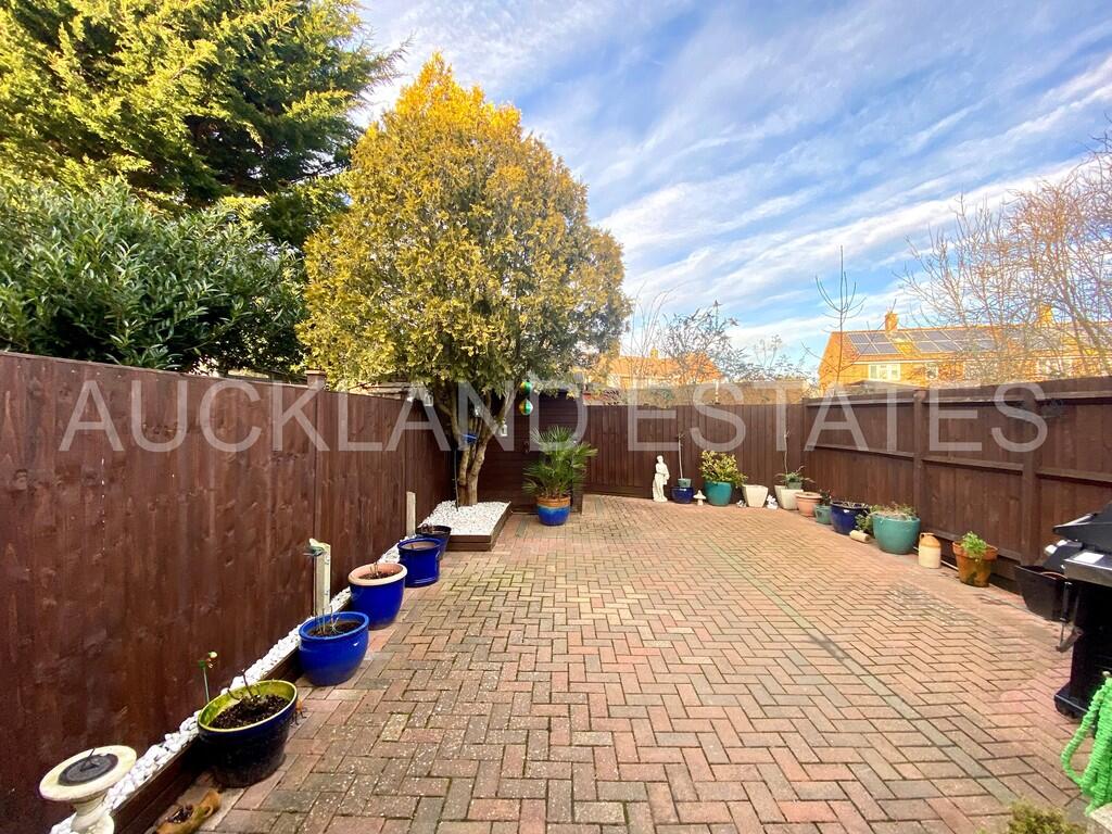 Additional property image - Vincenzo Close, Welham Green