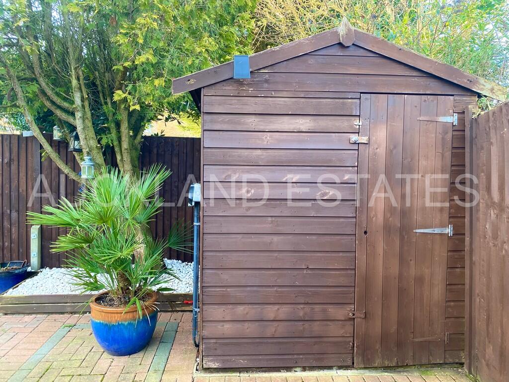 Additional property image - Vincenzo Close, Welham Green