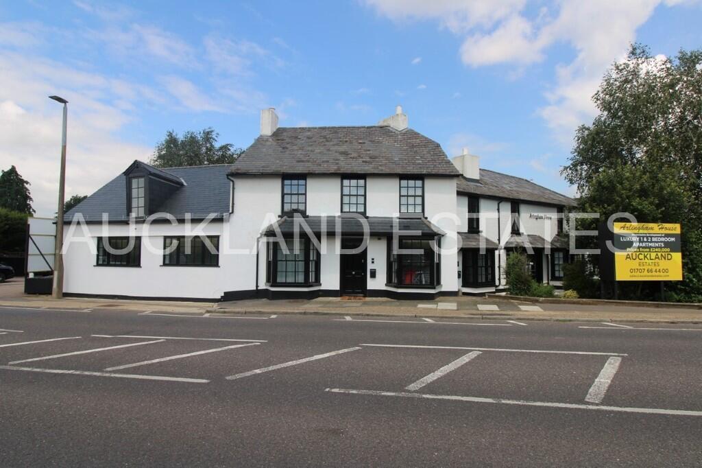 Main image of property: 3 Arlingham House, St. Albans Road, South Mimms, EN6