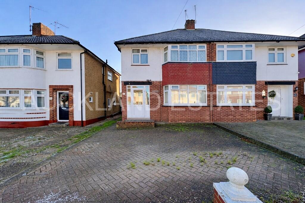 Main image of property: Elmscroft Gardens, Potters Bar