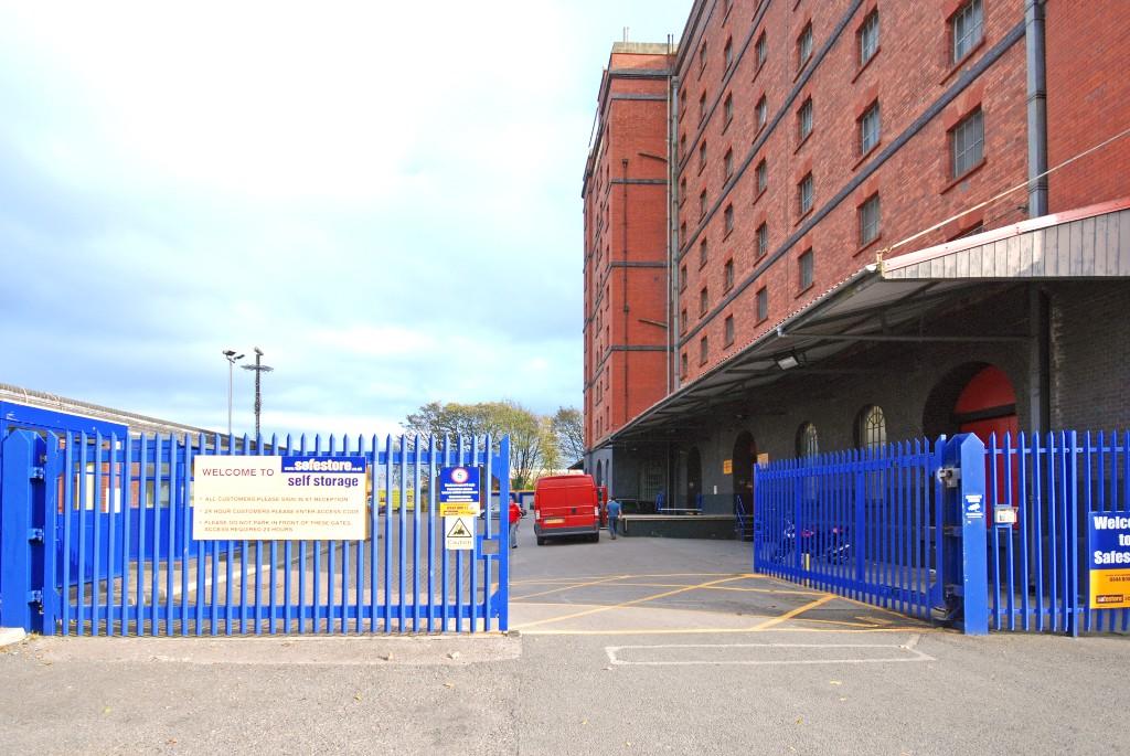 Storage facility to lease in Safestore Self Storage, Clift House Road