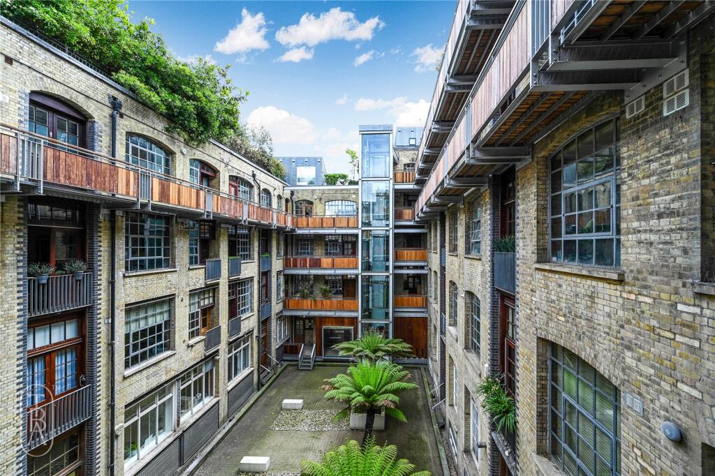 2 bedroom apartment for sale in Shepherdess Walk, London, N1