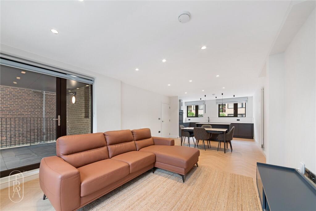 Main image of property: Pier Street, London, E14